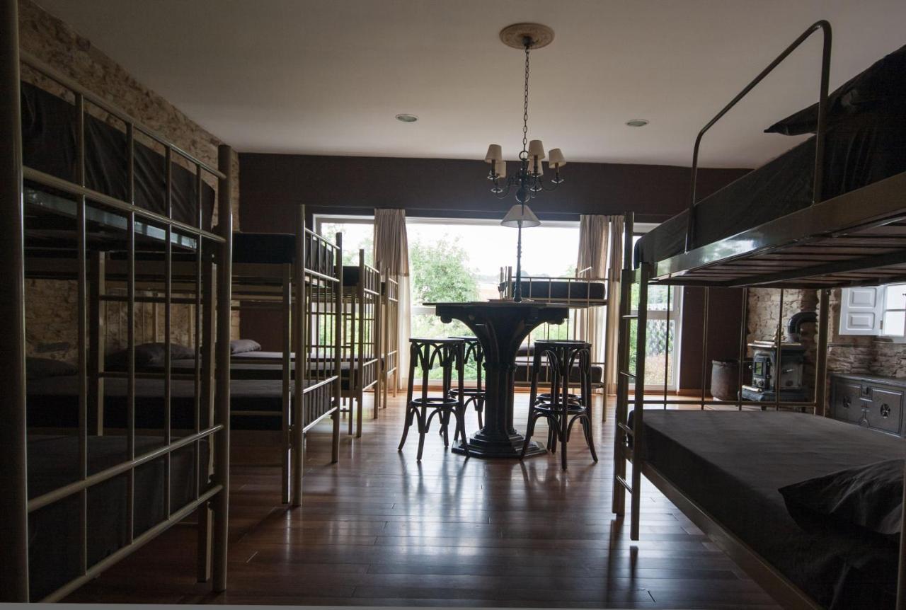 Casa Peltre Hostel ซาร์เรีย ภายนอก รูปภาพ